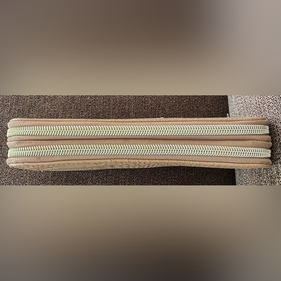 Steve Madden Python Beige Wallet - Picture 4 of 16